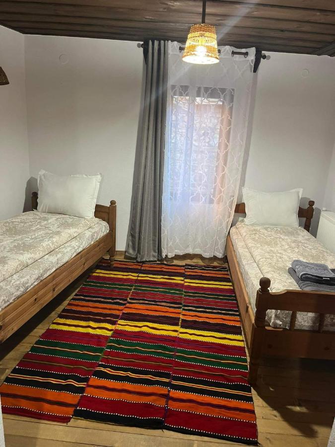 Къща За Гости Близнаците Leshten ภายนอก รูปภาพ